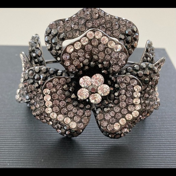 Luxury crystal cuff bracelet. - Picture 4 of 12